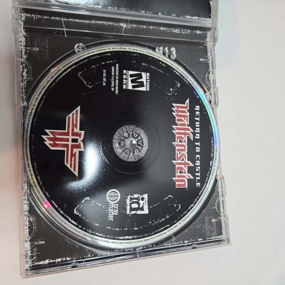 Return to Castle Wolfenstein 2001 CD Manual PC‎ Game Disc Box & Strategy Guide